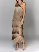 Vestido Elegante de Festa com Decote Halter, Franjas Metálicas e Costas Abertas