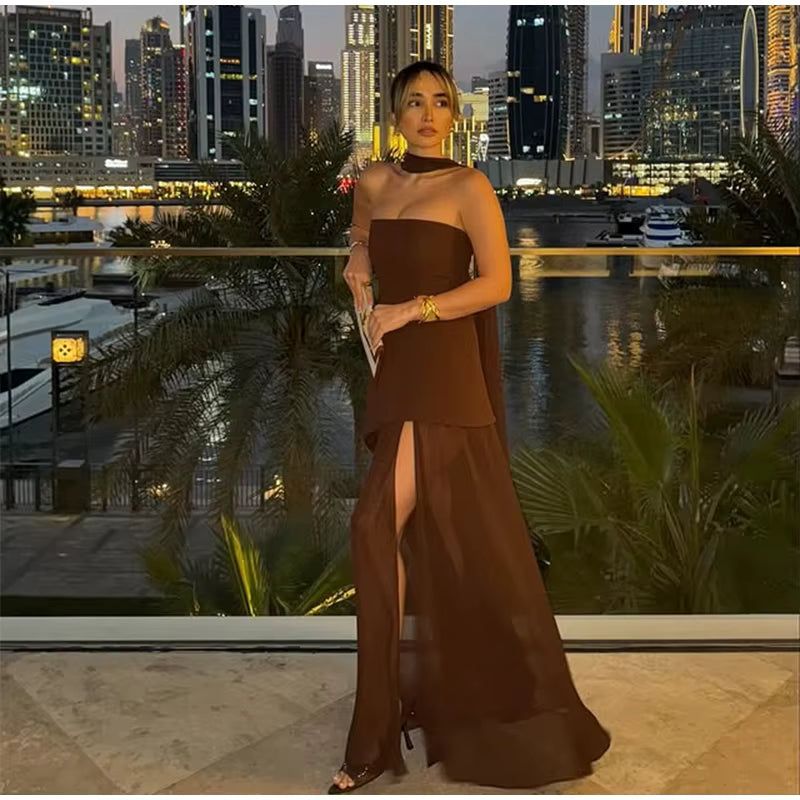 Vestido Longo Feminino Sem Alças com Retalhos em Malha e Fenda – Primavera 2026