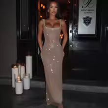 Vestido de Noite Luxuoso com Espartilho em Malha e Lantejoulas – Gala & Cocktail 2026