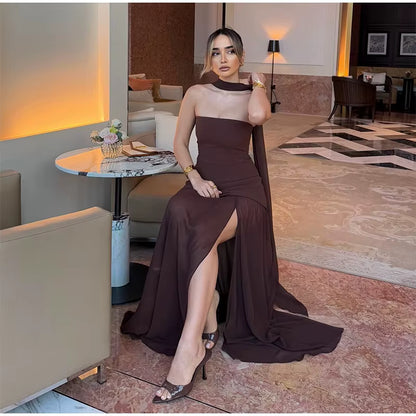 Vestido Longo Feminino Sem Alças com Retalhos em Malha e Fenda – Primavera 2026