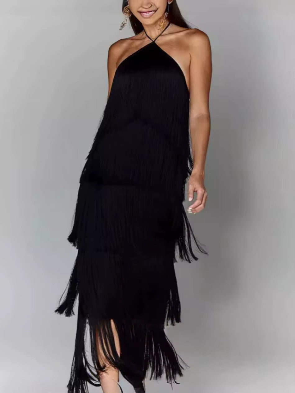 Vestido Elegante de Festa com Decote Halter, Franjas Metálicas e Costas Abertas