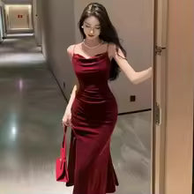 Vestido Longo Feminino em Veludo Francês com Fenda – Elegância Outono/Inverno