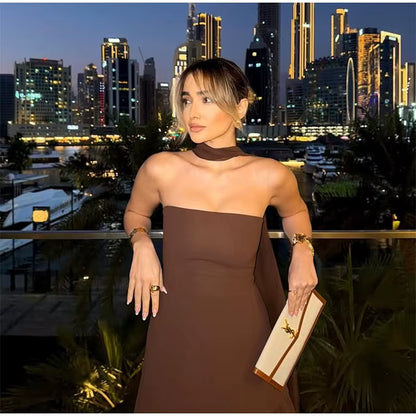 Vestido Longo Feminino Sem Alças com Retalhos em Malha e Fenda – Primavera 2026