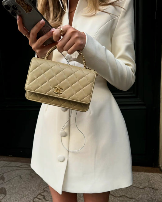 Vestido Mini em Linha A com Botões – Elegância Chic para o Dia a Dia