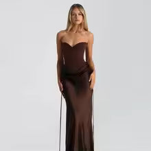 Vestido Maxi Envolvente sem Costas – Sensualidade Sofisticada para o Verão