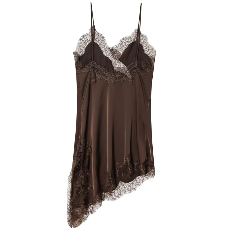 Vestido Mini Assimétrico em Renda – Sensualidade Elegante para Noites de Verão 2025