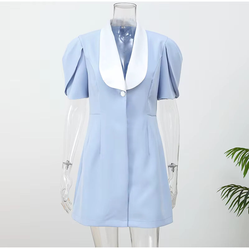 Vestido Mini Branco em Linha A com Botões – Elegância Urbana para 2025