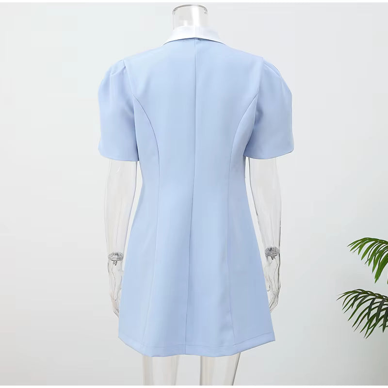 Vestido Mini Branco em Linha A com Botões – Elegância Urbana para 2025