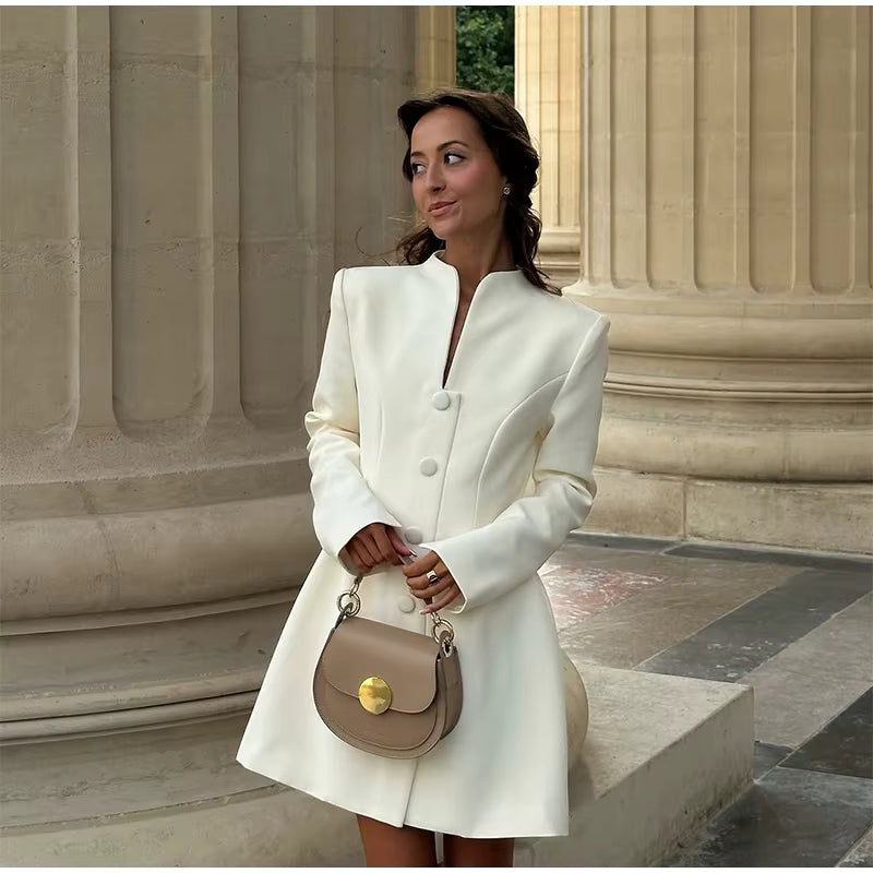 Vestido Mini Branco em Linha A com Botões – Elegância Urbana para 2025
